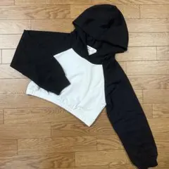 ショート丈フード付きトップス