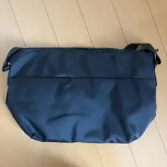 ブラック ショルダーバッグ