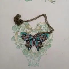 蝶の形状 ネックレス 青と茶色