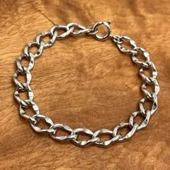 anuke モチーフチェーンブレスレット | Mercari