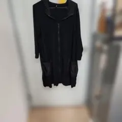 フード付き黒ロングワンピース