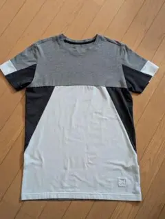 Under Armour フィットTシャツ グレー/ホワイト SM