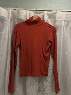 kastaneオレンジ タートルネック 長袖