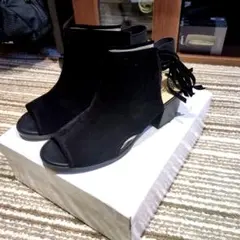 未使用品　イェッカヴェッカ　ブーティー　サンダル　ブラックスエード