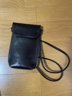 GU レザータッチネックポーチ ブラック
