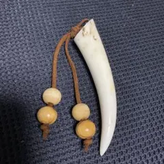 鹿角ネックレス、ペンダント、木製ビーズ付き