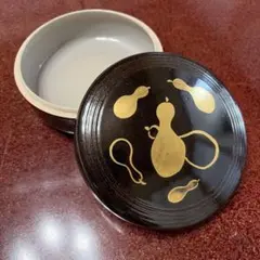 【茶道具】膳所焼 久田宗也 瓢箪蒔絵 食籠（じきろう）菓子器 茶道具】膳所焼 久田宗也 瓢箪蒔絵 食籠（じきろう）菓子器 - メルカリ