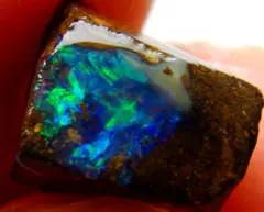 3.70 cts 天然 ボルダーオパール 原石 未研磨 鉱物標本