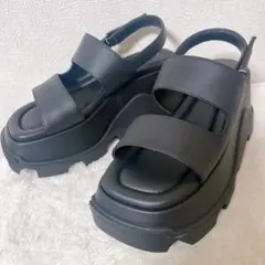 【新品】CHARLES & KEITHアシメトリックプラットフォームサンダル厚底のサムネイル