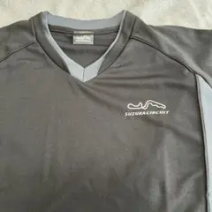 SUZUKA CIRCUIT VネックTシャツ ブラック/グレー