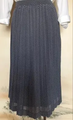 水玉のプリーツスカート　ひざ丈　黒×白　Mサイズくらい　ハンドメイド　美品