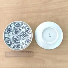 青と白の花柄の皿　陶器　焼物