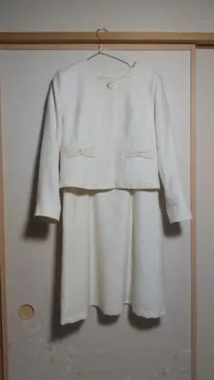 ホワイトジャケットとドレスのセット