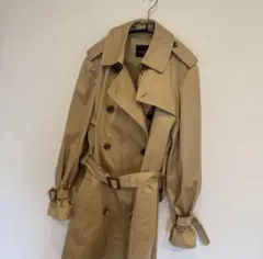 ベージュ ダブルブレスト トレンチコート