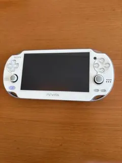PS Vita 1100クリスタルホワイト 本体 カセット2つ 充電器付き