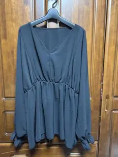 黒 Vネック フレアシャツ 長袖