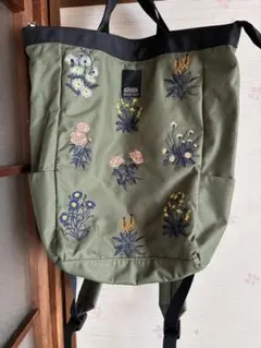 お値下げしました。glanta グレンタ　お花刺繍リュック　カーキ