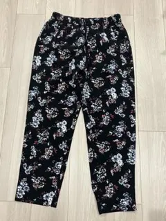 【ジーユーGU】黒地 花柄 イージーパンツ XL相当