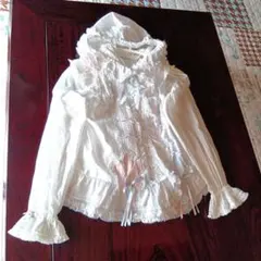 フリル付きホワイトシャツとベストセットです❣