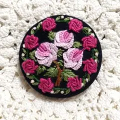 52.刺繍ブローチ　ハンドメイド