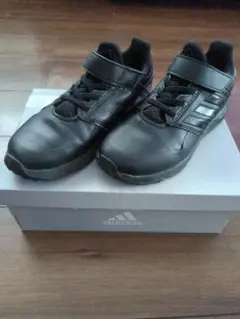 アディダススニーカー黒…21cm〜お値下げ♪〜