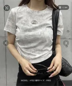 プレート付サイドシャーリングクロップド丈Ｔシャツのサムネイル