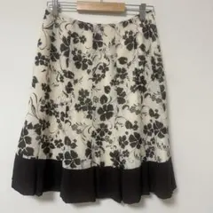 any sis エニシス☆白茶花柄フレアスカート☆膝丈☆L