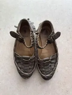 TOGA ブラウン／カーキ 編み込みサンダル