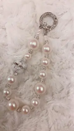 ホワイトパールとクリスタルのビーズストラップ