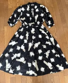 インゲボルグ　ワンピース　黒　花柄