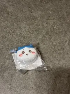 ちいかわ　おかおミニシリコンポーチ　ハチワレ