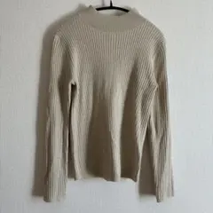 GU ベージュ ハイネック リブセーター
