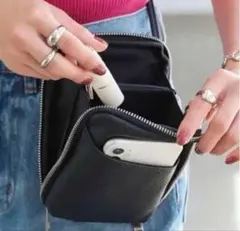 ブラック合成皮革スマホショルダーバッグ