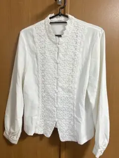 2/8まで限定出品　フリル付きホワイト長袖シャツ
