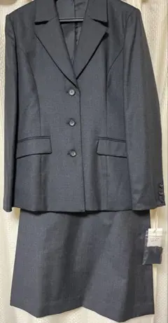 ダークグレー ジャケットとスカートのセット