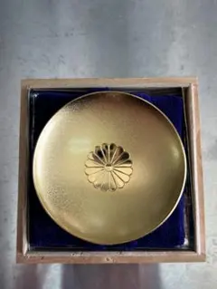 金杯 菊紋 木箱付き 24KGP 金メッキ 昭和レトロ 表彰 記念品 2026年最新】菊紋 金杯の人気アイテム - メルカリ