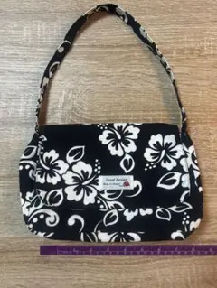 カラフルな色使いとデザインで地元ハワイでも大人気のローカルデザインバッグ