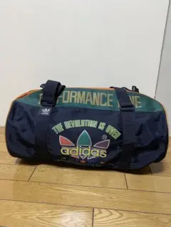 Adidas アディダスのダッフルバッグ
