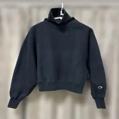 Champion ブラック ハイネック クロップドスウェット