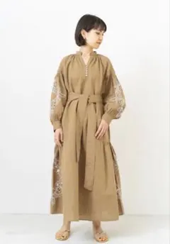 SUNAO KUWAHARAスナオクワハラ 花柄フロントパネル 半袖ワンピース 