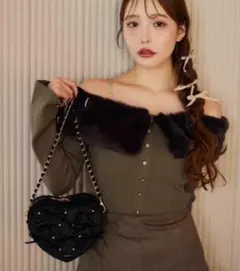 NICE CLAUP色っぽオフショルニット