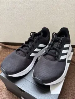 adidas ブラック ランニングシューズ