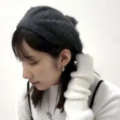【新品】ふわふわ　可愛い♡　おしゃれ　ボンボン付き　ベレー帽　グレー　a