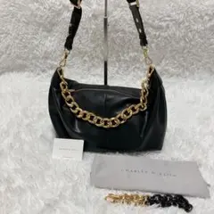美品 チャールズアンドキース チャンキーチェーン リンクホーボーバッグ ブラック