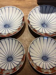 古有田焼 金祥 菊割中小皿 4枚セットのサムネイル