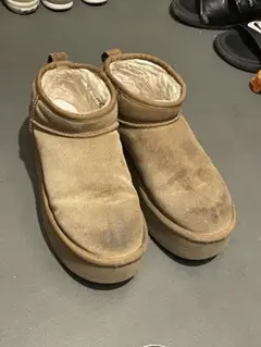 ベージュ スエード 厚底 ムートンブーツ　UGG ウルトラミニプラットフォーム