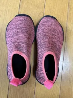 ピンク ウォーターシューズ　スリッポン サンダル　水陸両用　女の子　川遊び　砂浜