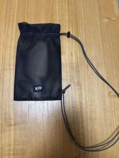 Kiu 肩掛けポーチ