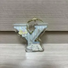 サンリオ　シナモン　シナモロール　アクリルキーホルダー　イニシャル