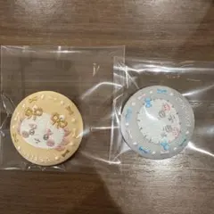ちいかわ 刺繍缶バッジビスケット２　シーサー、ラッコ